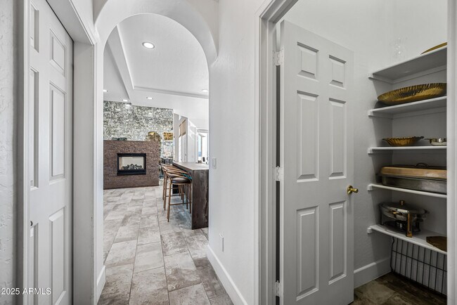 Building Photo - 15831 E Thistle Dr