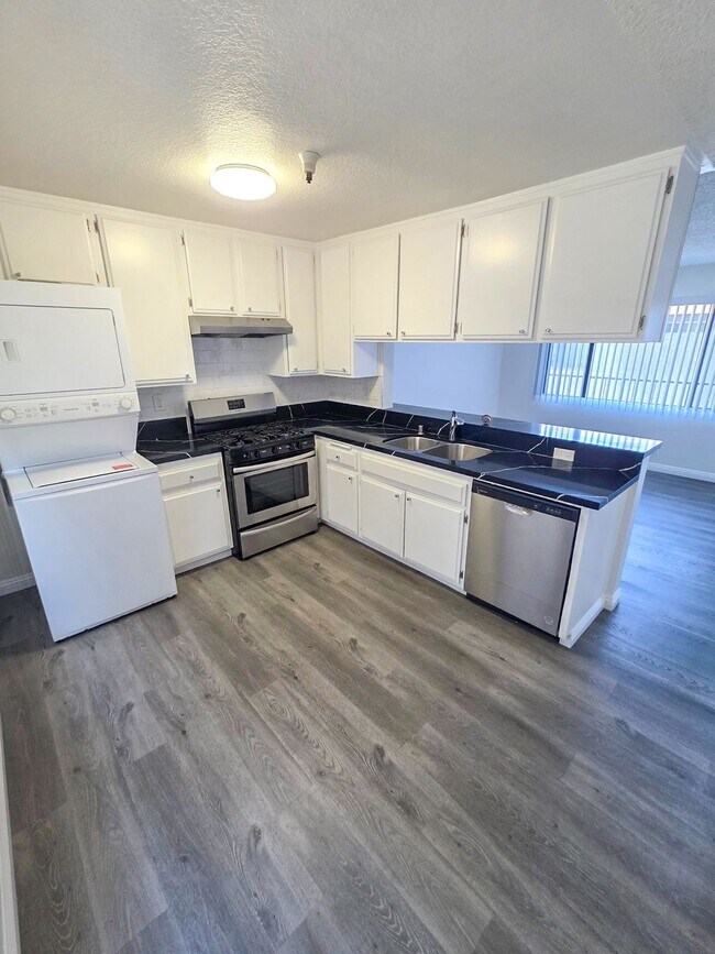 Building Photo - 11431 Cedar Avenue