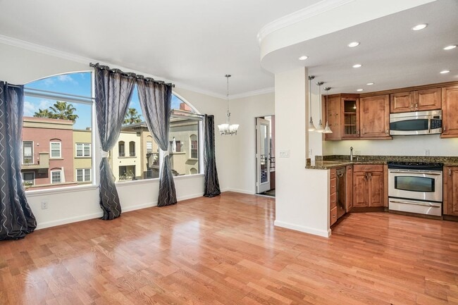 Building Photo - 2 bedroom 2 bathroom condo in Uptown District!