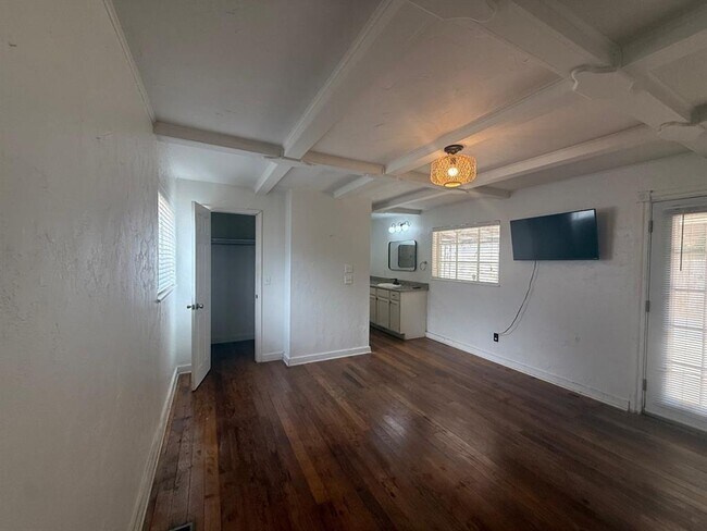 Building Photo - 3105 NW 21st St