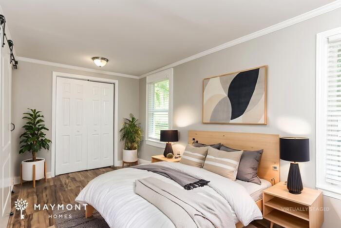 Building Photo - 884 Custer Ave SE