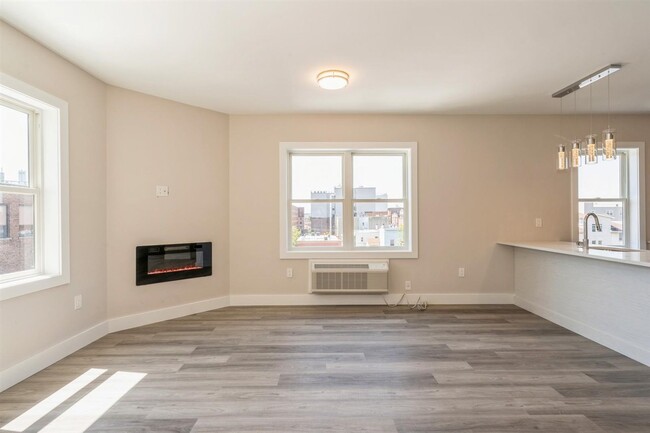 Building Photo - 6108 Hudson Ave