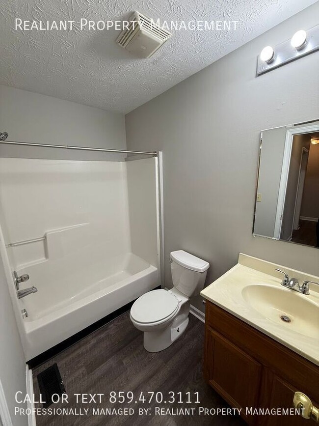 Building Photo - 223 Tanbark Dr