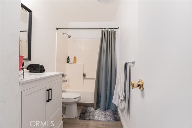 Building Photo - 450 E 4th St