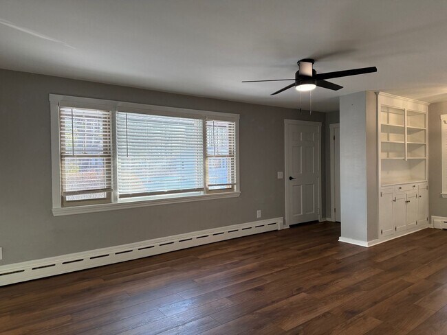 Building Photo - 5 Down E Ln