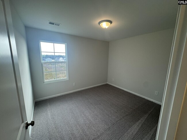 Building Photo - 3027 Hallsdale Dr