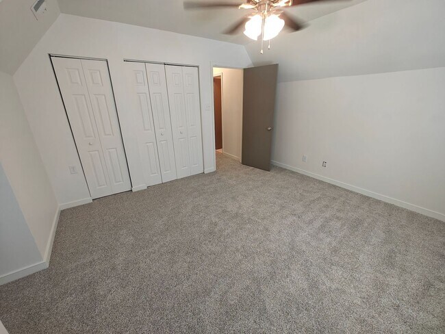 Building Photo - 4 bedroom2 bath home