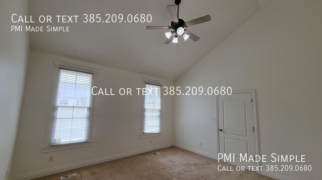 Building Photo - 3042 E Somerset Dr