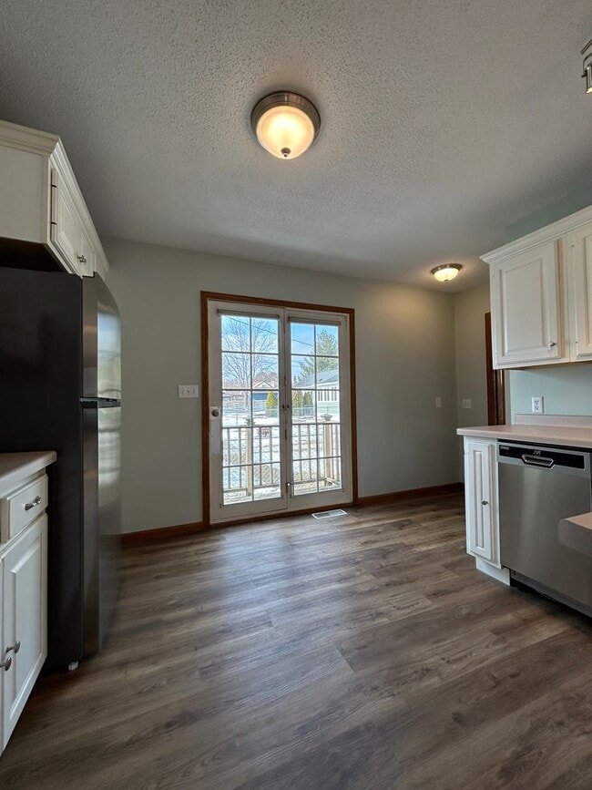 Building Photo - Beautiful 2 Bedroom 2 Bathroom House