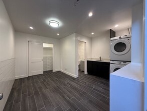 Building Photo - Entirely renovated studio in a highly convenient location.
