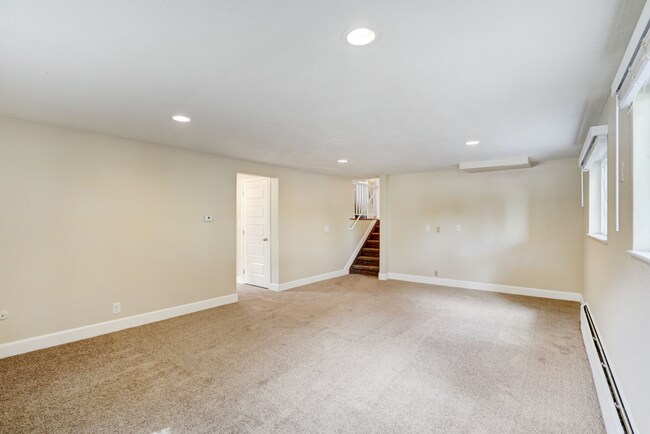 Building Photo - Spacious & Modern Home in Crestmoor Park!