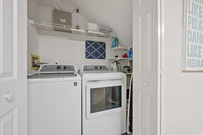 Building Photo - 1000 U.S. Rte 1