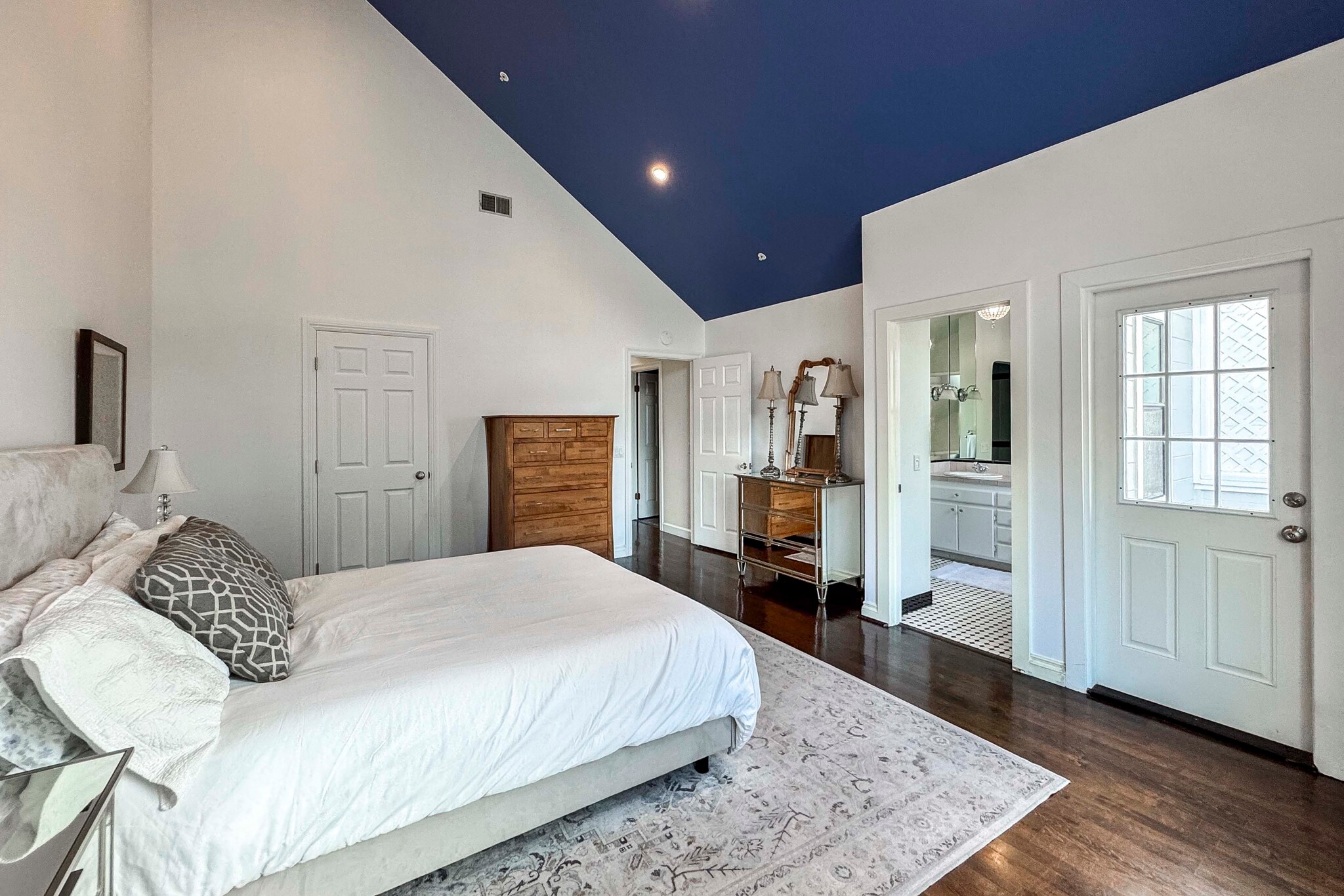 Building Photo - 4505 Carpinteria Ave