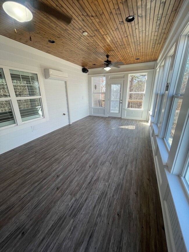 Building Photo - 4 Bedroom Soddy Daisy Rental Property with...
