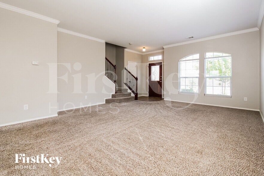 Building Photo - 1636 Grassy View Dr