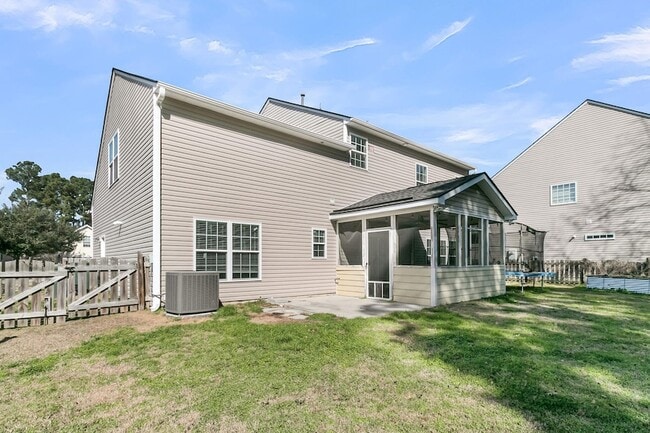 Building Photo - 7478 Hawks Cir