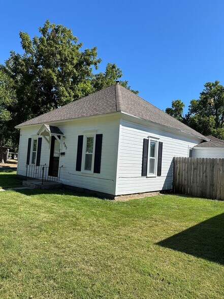 Building Photo - 602 Elk St