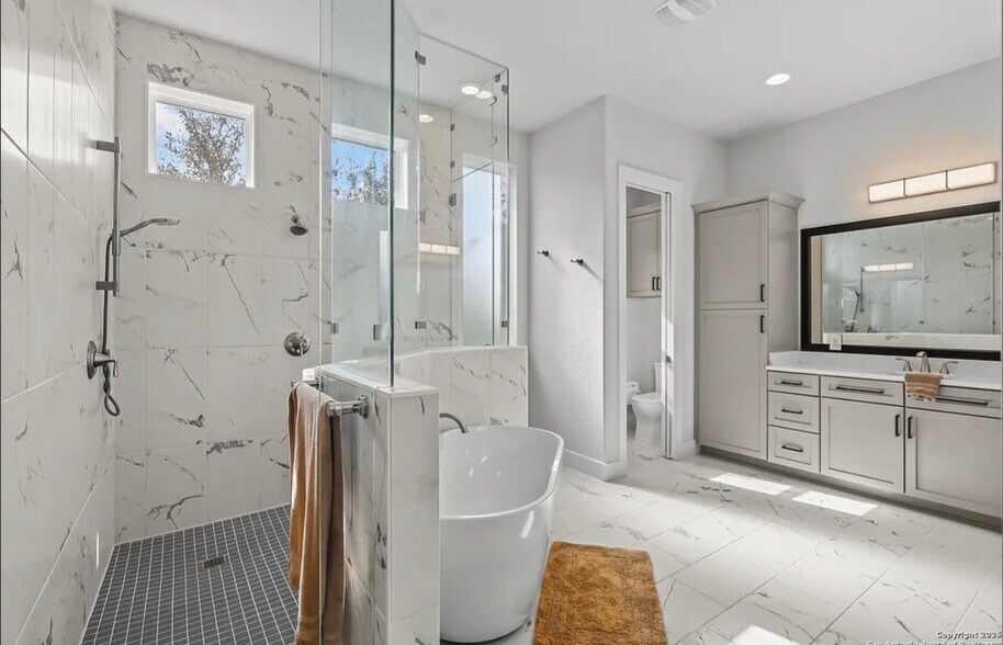Building Photo - 1032 Clear Water Cyn