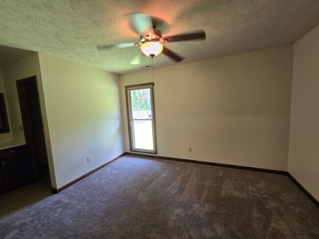 Building Photo - 7574 Beverly Dr