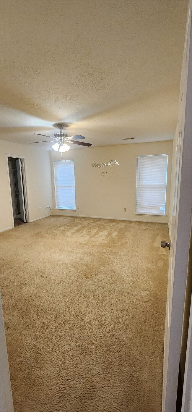 Building Photo - 16807 Sussex Dr