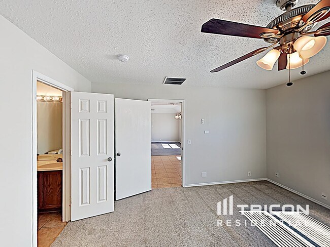 Building Photo - 704 River Run Dr