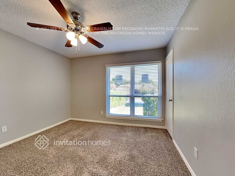 Building Photo - 6476 Green Ridge Dr