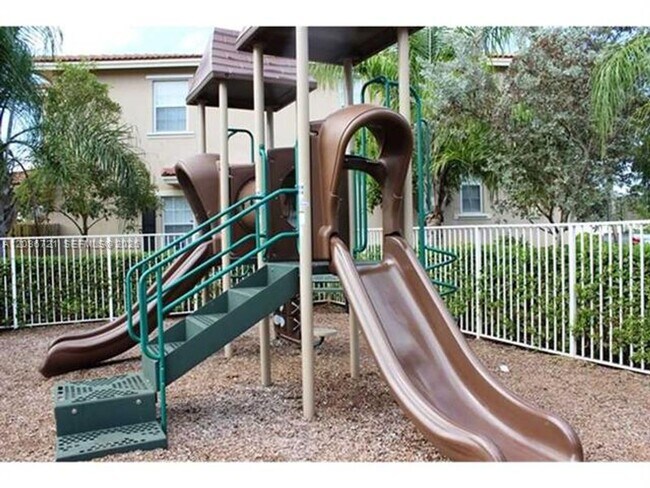 Building Photo - 211 Las Brisas Cir