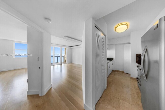 Building Photo - 1625 Kennedy Cswy