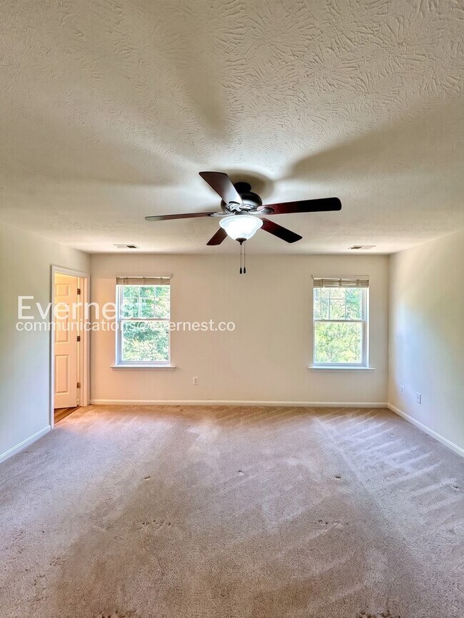 Building Photo - 3 Bed/2.5 Bath Townhome with Garage / Available Now!