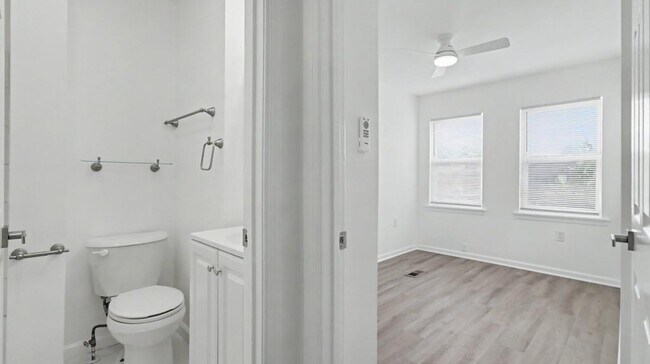 Building Photo - 1028 Kenyon St NW