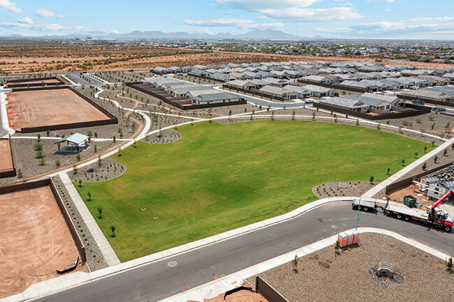 Building Photo - 10014 S Saguaro Dr