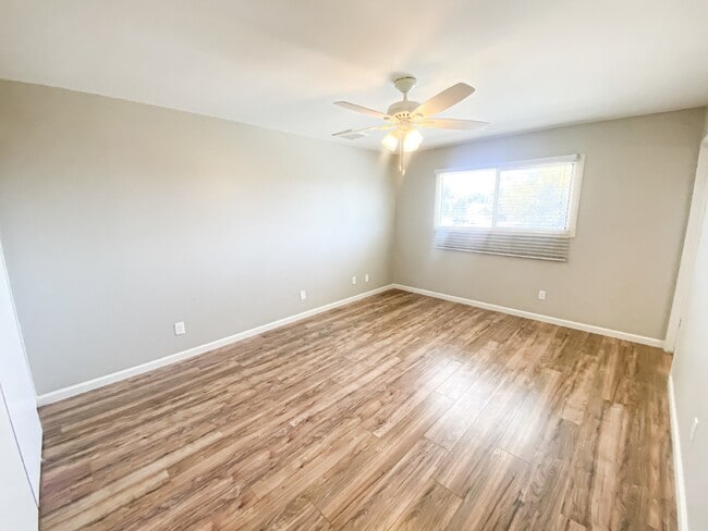Building Photo - 1519 E Laguna Dr