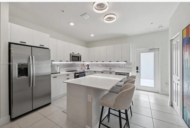 Building Photo - 8001 NW 41st St