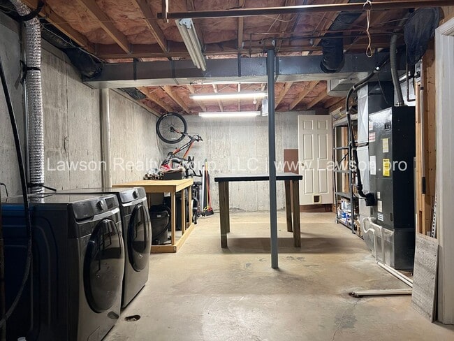 Building Photo - Nature Lover's Paradise in Serene Setting