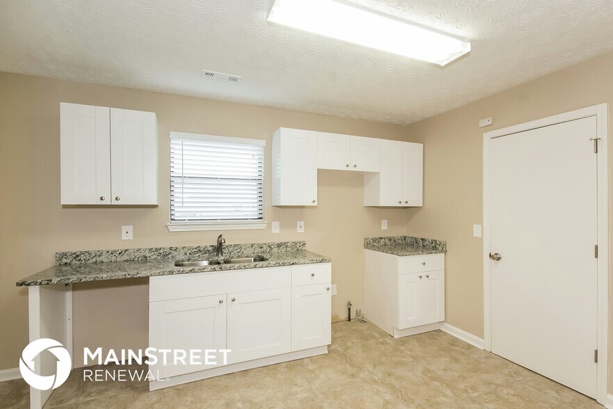 Building Photo - 3017 Medina Dr