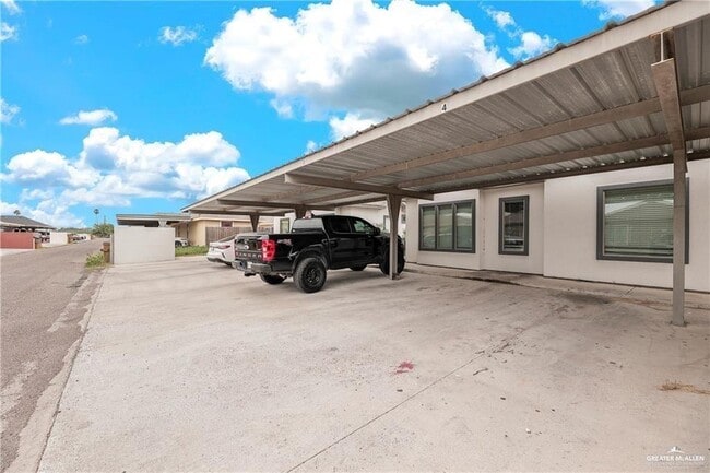 Building Photo - 7 Larkspur Ave