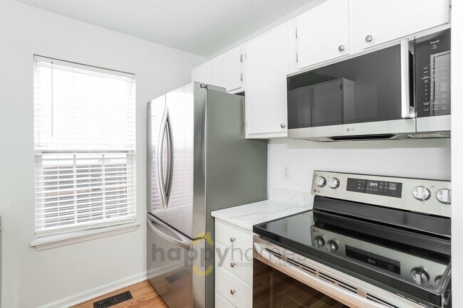 Building Photo - The Urban Retreat: Modern 3/1.5 Near Everything You Love