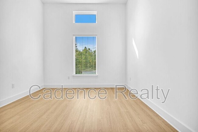 Building Photo - 610 S Kerr Ave