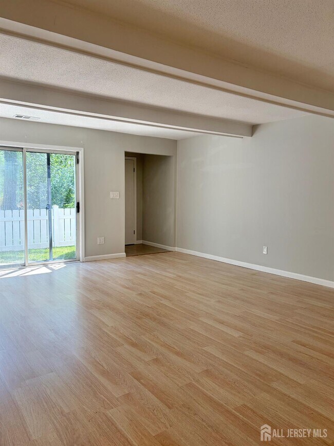 Building Photo - 43 Deerberry Ln