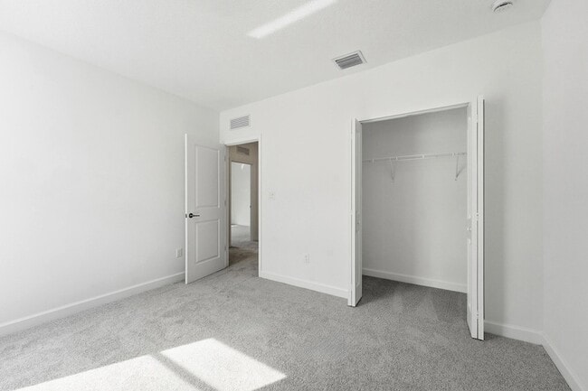 Building Photo - 3438 Cedar Grv Dr