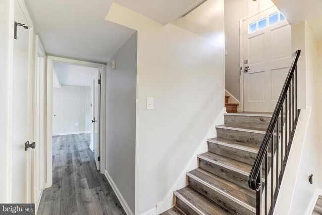 Building Photo - 4111 Hemingway Dr