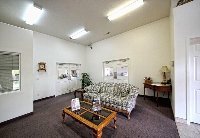 Building Photo - 2 Bed/1.5 Bath In An Active 55+ Community