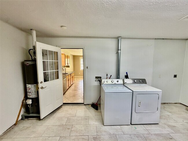 Building Photo - 5838 Ludington Dr