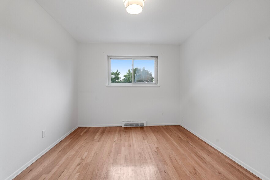 Building Photo - 902 Dunston St