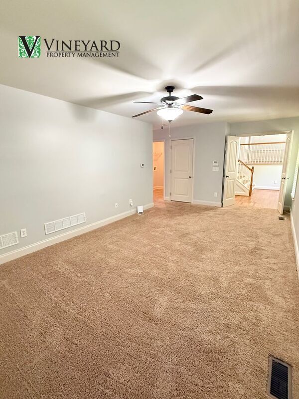 Building Photo - 102 Oak Ridge Trail