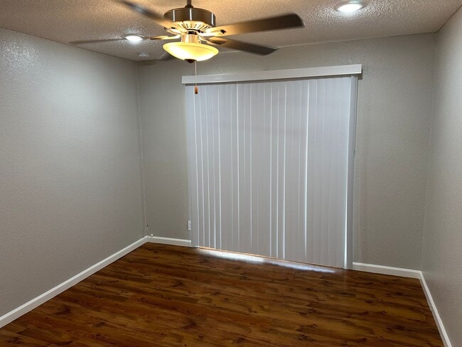 Building Photo - SE Desert Inn and Eastern!! Townhouse with 2 parking Spaces!! Recent Remodel!!