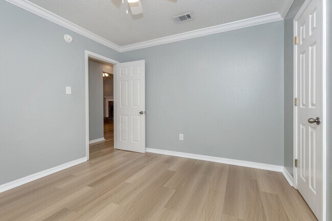 Building Photo - 602 Ronda Ln