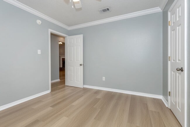 Building Photo - Freshly Renovated Rental Property