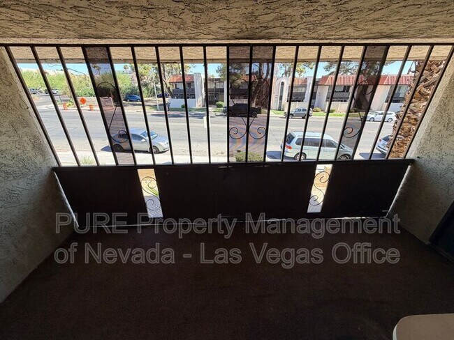 Building Photo - 1405 E Vegas Valley Dr
