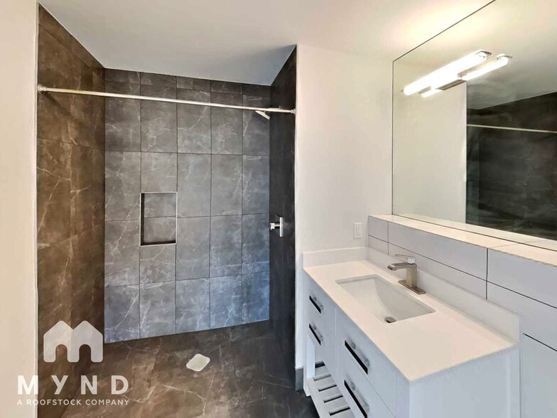 Building Photo - 3103 35th Ave